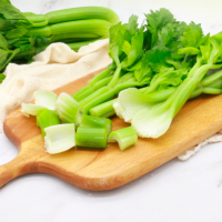 綠食者 新鮮水果西芹250g左右 荷蘭清芹 榨汁生吃新鮮蔬菜清甜爽口